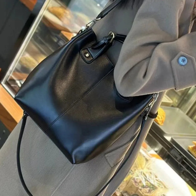 Bolsa feminina hobo Flora